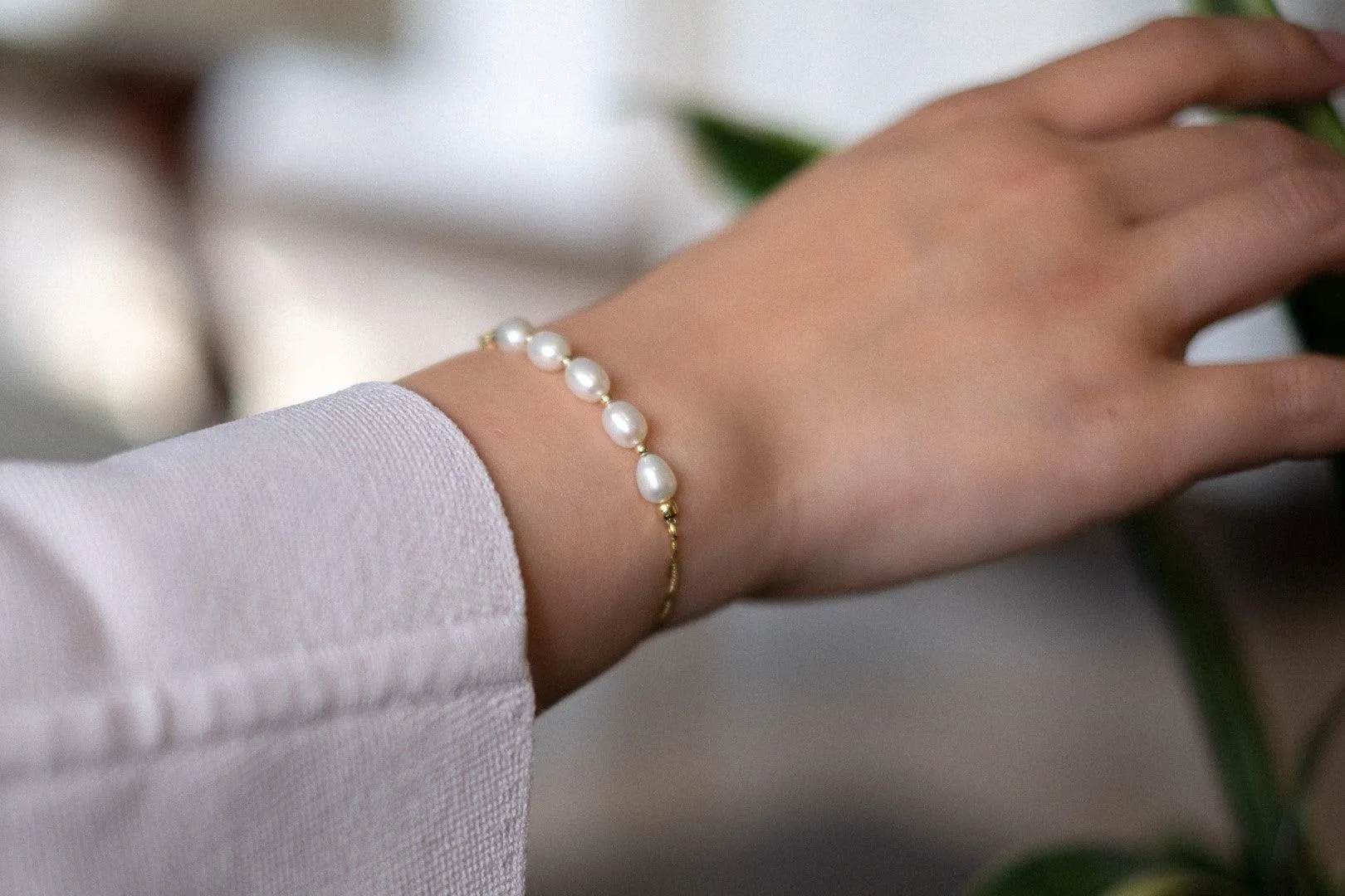 𝙈𝙧𝙨 𝘿𝙖𝙧𝙘𝙮 - Fresh Water Pearl Adjstuable Bracelet