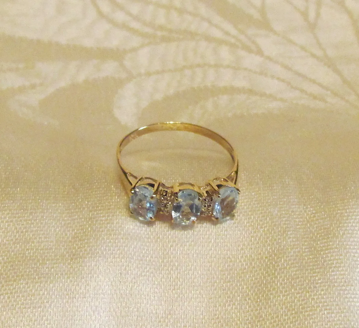 10Kt Gold Aquamarine Ring 3 6x4mm Oval 4 Diamonds Ladder Ring Size 8 1/4