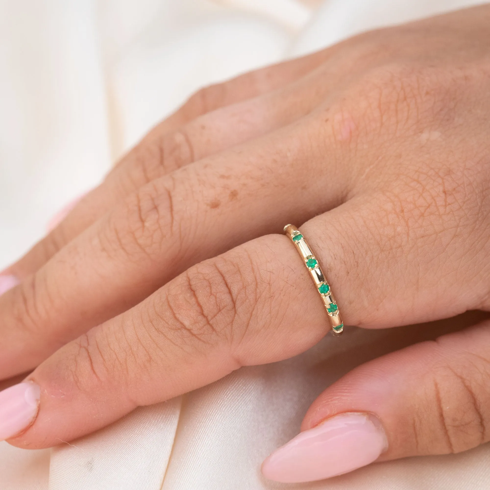 14k Emerald Luna Band | 2mm