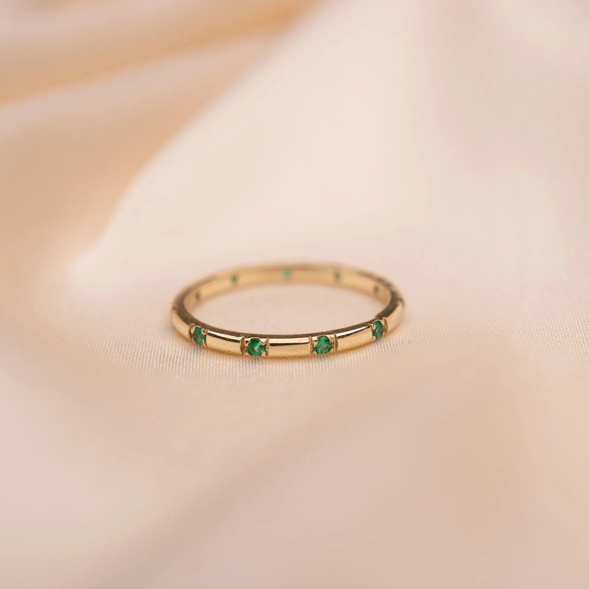 14k Emerald Luna Band | 2mm