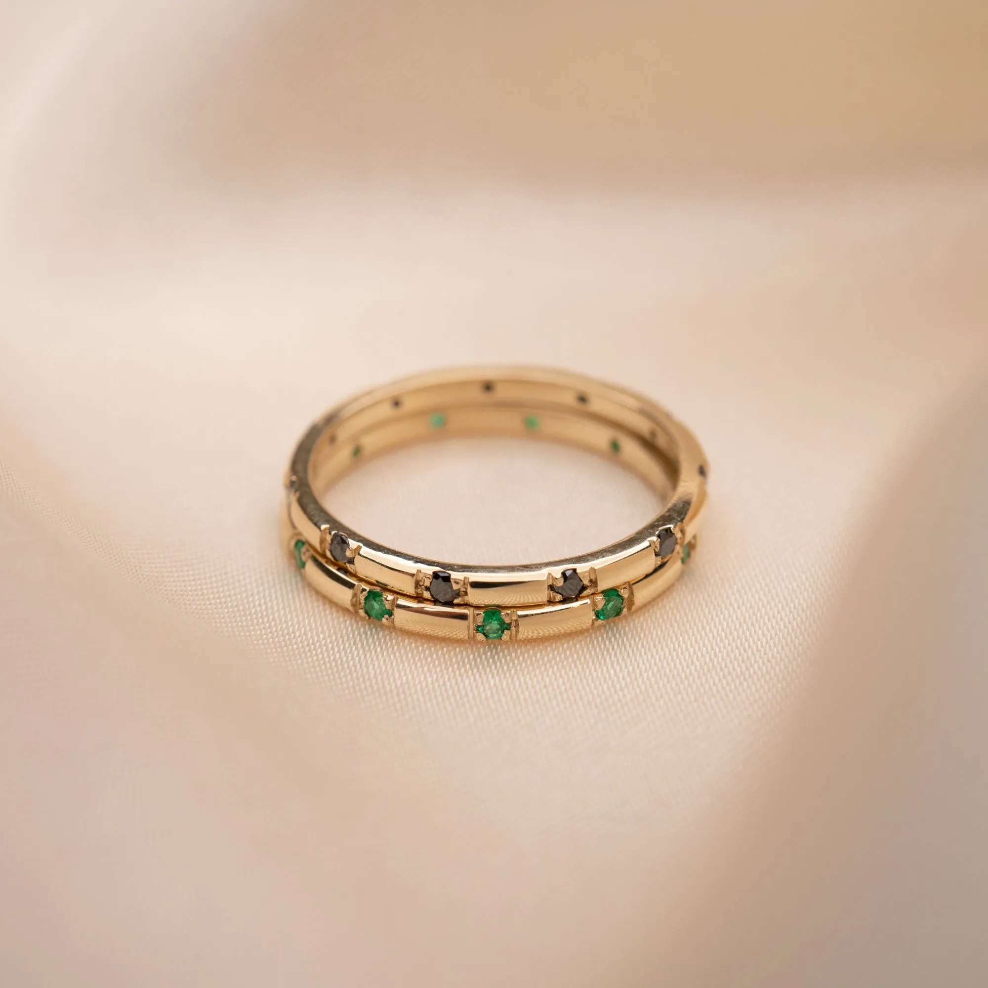 14k Emerald Luna Band | 2mm