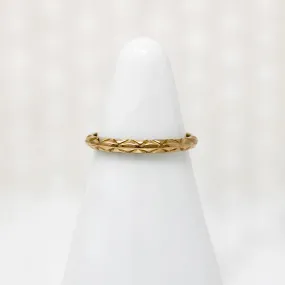 Crisp Zig Zag Engraved Art Deco Tiny Ring