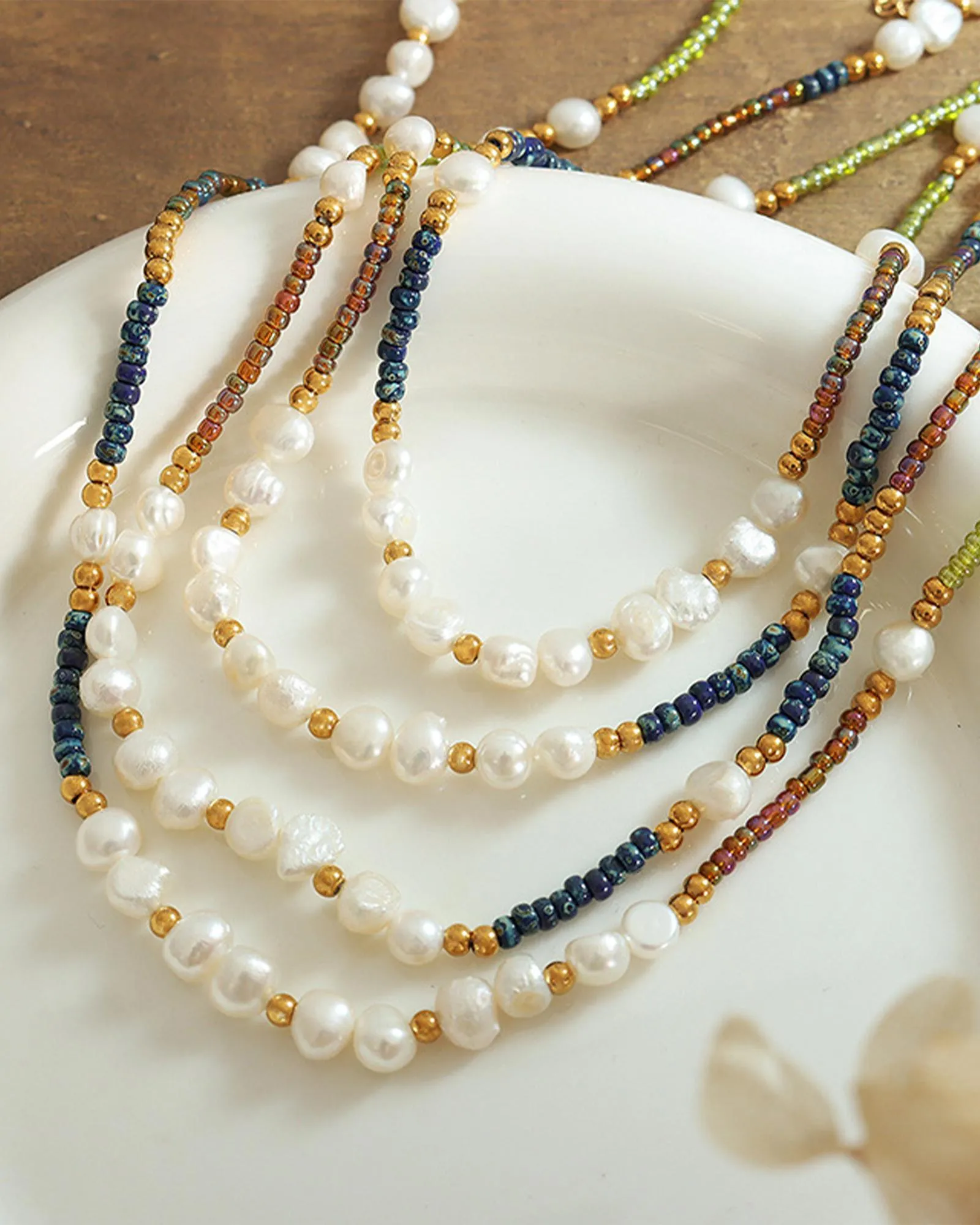 Mini Pearl & Gold Bead Neclace White Pearl/Multicolour bead