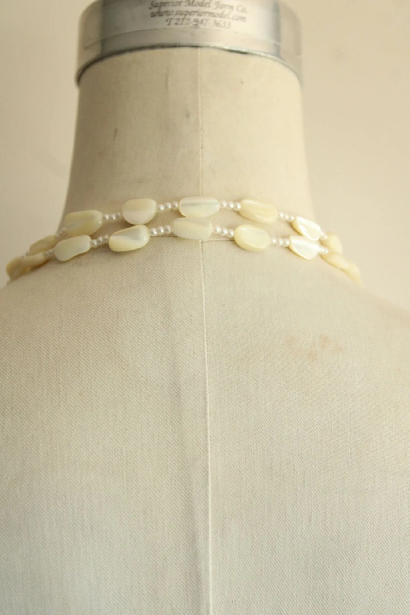 Vintage 1960s Shell or Mother of Pearl Necklace