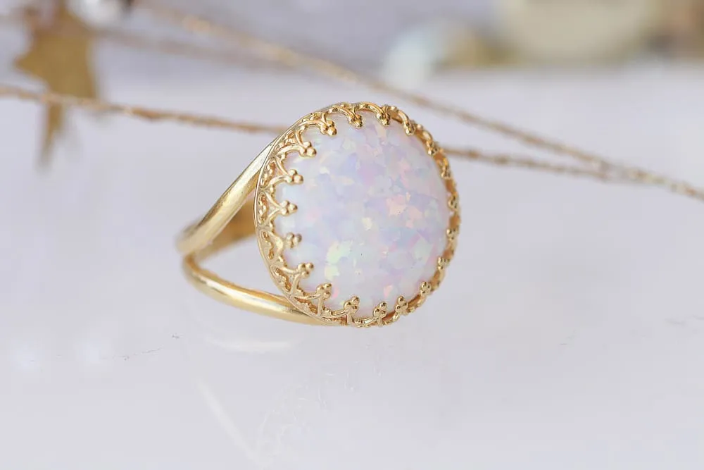 WHITE OPAL RING