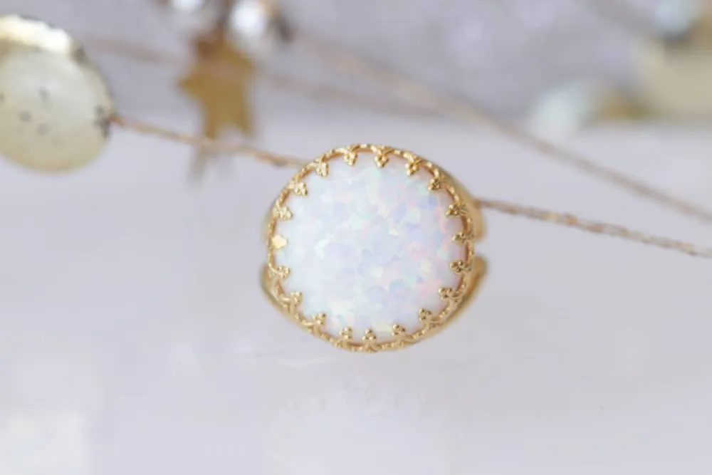 WHITE OPAL RING